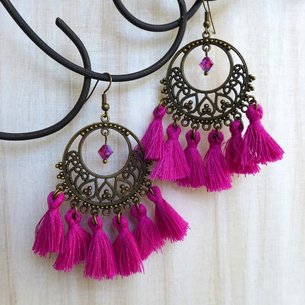 ⚜️NEW Fuchsia Tassel Exotic brass circle earrings